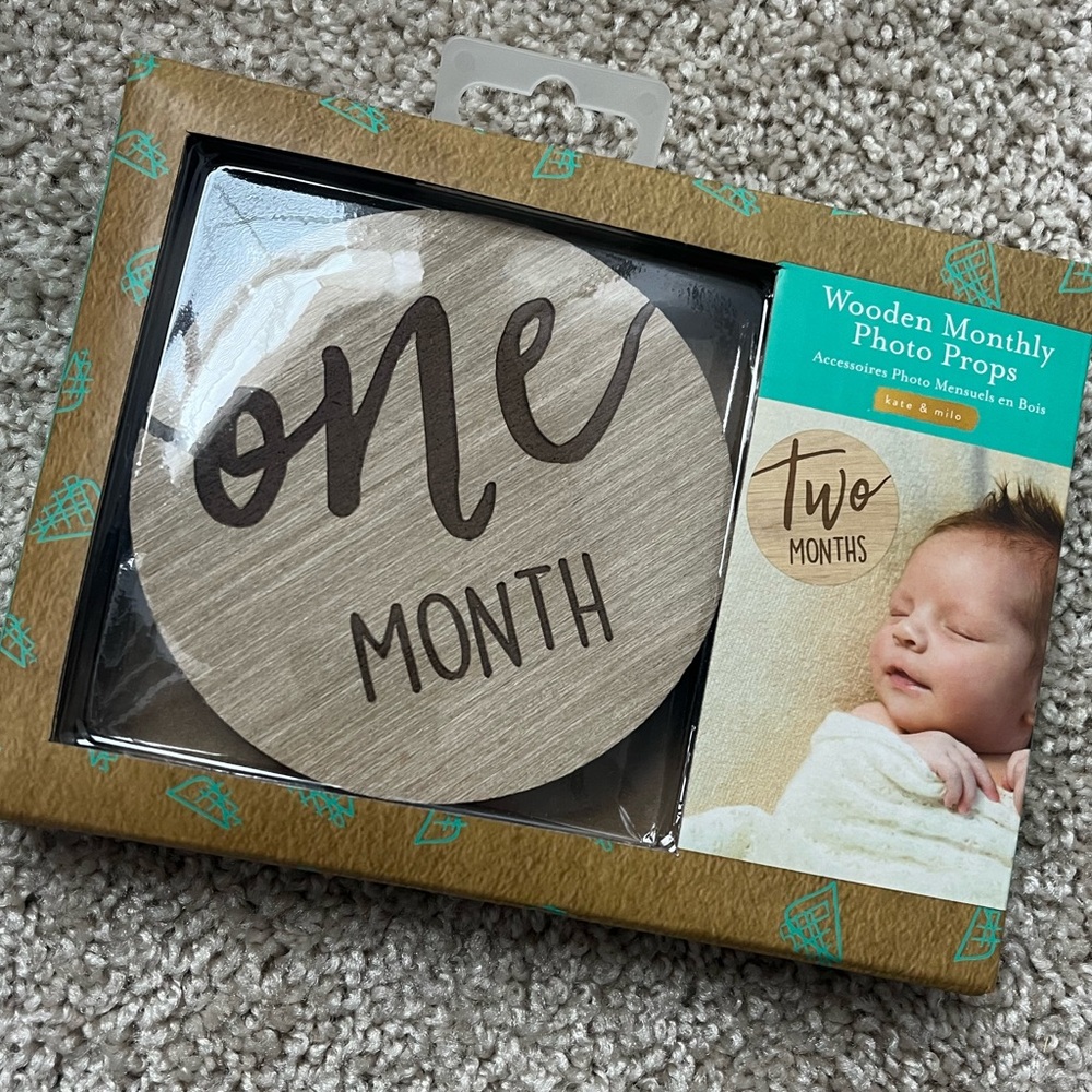 Kate & Milo Wooden Monthly Baby Photo Props – 12 Milestone Discs NIB